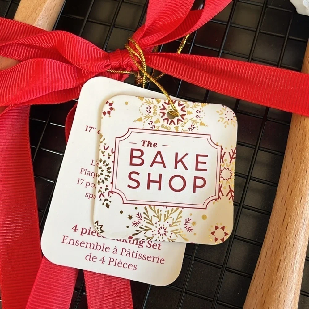 Brand New The Bake Shop 4-Piece Baking Set Christmas Cookie Sheet Pan Spatula